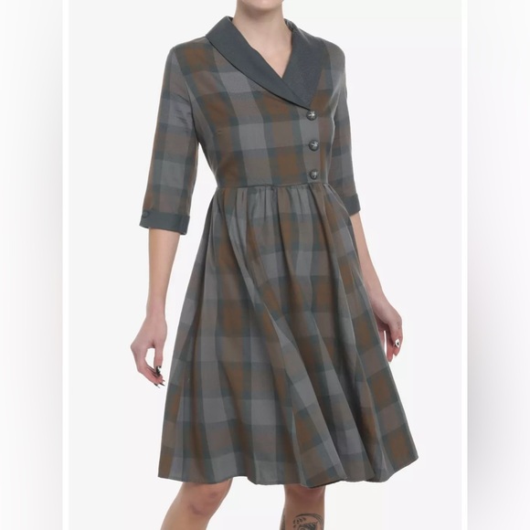 Her Universe Outlander Tartan Dress with Pockets! New with Tags! - Picture 3 of 4